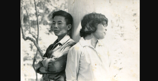 Nghệ sĩ Văn Hiệp và vợ - bà Văn Dung thời trẻ.